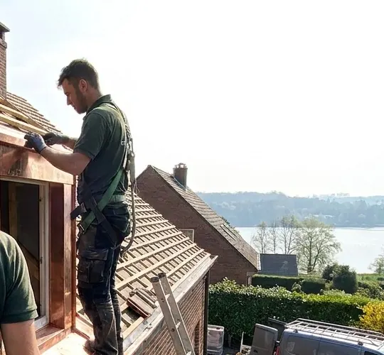 Détail de l’habillage d’une lucarne et des liteaux